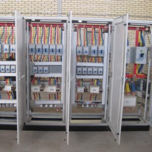 مونتاژ کار تابلو برق صنعتی