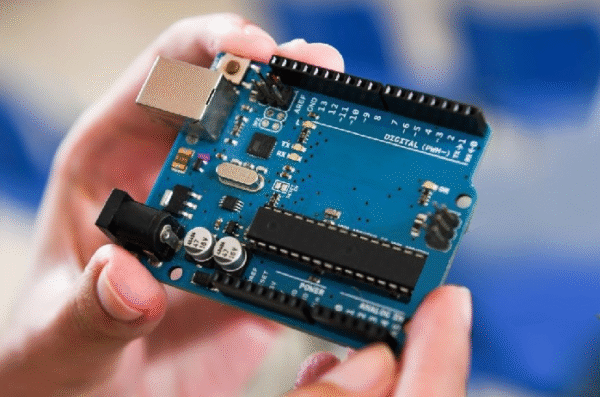 دوره تخصصی برنامه‌نویسی بردهای آردوینو (Arduino)